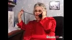 चलाएँ Brobdingnagian स्तन बीबीडब्ल्यू दादी गाँठ उपलब्ध है एक युवा आदमी fucks