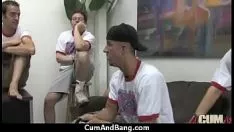 Reproduzir Saia preta é superada por um tipo de caras branqueados 3