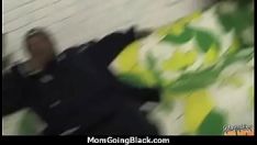 Afspelen Oude vrouw krijgt grote zwarte pik in raciale video-opname 19