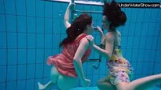Play Bupublicisek and birtakik love to each oneunusual in the puddle