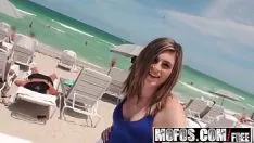Abspielen Mofos - Perverse bei der Polizei - (mia mae) - heißer Scorcher