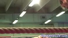 Reproduzir Tatuado gatinho lesbo-gato derrotado wrestle bebê
