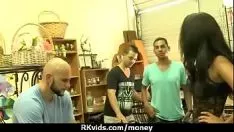 تشغيل التنورة غير الاحترافية تخضع للمال مقابل اللعنة 18