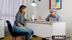 Reproducir Cómo una mujer venezolana consigue trabajo en la república del perú (todo termina gravemente)