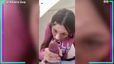 Играть Драгоценные шлюхи-подростки получают твердый глоток спермы