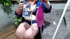 Abspielen Klistier und Onanie zum Höhepunkt bringen