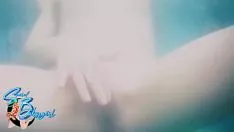 Oynat Gençliğim treadgirl, daha sonra siyasi partiden yardım almadan sıcak küvetime gizlice girdi.