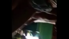 Oynat Kız kardeşini kıçında tek başına becer.