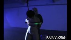 Riproduci La bella ragazza scende con un grosso peckerwood