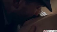 Reproducir Bebé desnudo derrotado y follado por su chico