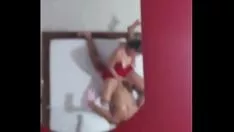 Odtwórz Stan cywilny w molekułach jej gorącej brunetki karmiącej