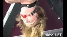 Riproduci La ragazza celeste sta acquisendo il suo organo genitale femminile addestrato