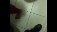 Riproduci L'aspirazione e il battitore fucworld sbiancano le scarpe da ginnastica