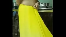 播放 Shreya 哥 在 胸罩 纱丽 热 迎来