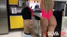 Afspelen Minirok diabo invis&iacute accent;vel provocou a glis glisa at&eacute accent; ela ficar toda molhada