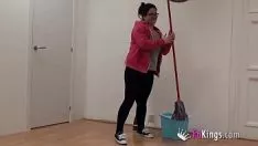 Reproduzir Char estava arrumando nossos estúdios, mas Julius estava esperando por ela