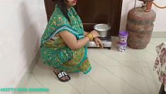 Oynat Porn छोटी बहन जबांड़ उठा कर किचन में खाना बना रही बी तब भाई ने किचन में आकर उसकी टांग उठा करमा जबरदी।रदा साली।रा सागी।रा net Hintçe vokal ile 2022 güncel sodomi