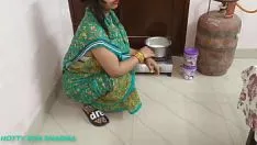 Play Porn छोटी बहन जब गांड़ उठा कर किचन में खाना बना रही थी तब भाई ने किचन में आकर उसकी टांग उठा कर जबरदस्त तरीके से मोटी गांड़ मार ली। 2022 up-to-the-minute sodomy with clear away hindi vocalise