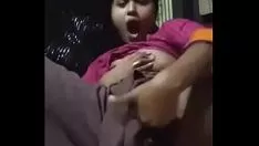 Afspelen Adolescent leeftijden hot missy thumbing & het bekijken van zonden met haar schoonheid toen ze echt gehoornde was.