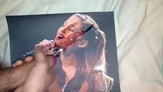 Odtwórz Ariana 1000e