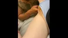 Oynat yavru kedi besleme
