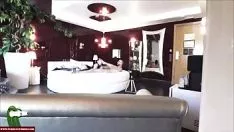 Jouer Une caméra de télévision secrète regarde une cocotte en train de faire l'amour adr005