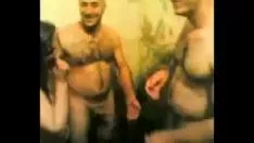 Play He tantalises thereon and loves it, puts it on the bed and plunks intheretos courgette