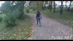 चलाएँ सींग का बना हुआ perv वेब टेलीविजन कैमरे पर एक मिस्सी fucks