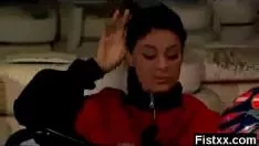 Reproducir Fisting apretado con cuernos en el sexo extremo expresado