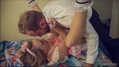 Jouer Cutie pie teenie carmen arum lilyway baise un gros vieux sashay