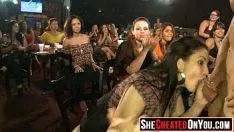 Riproduci 46 milfs fucworld-beater al partito politico di spogliarello di resistenza!49