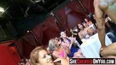 Reproducir ¡28 milfs fucworld-beater en la fiesta política de striptease de la resistencia!01