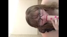 Reproducir Esta bbw rubia desea frotar sus grandes tetas
