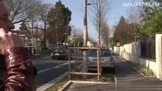 Redare Ragazze italiane hrănind pisicuța-pisică