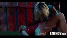 Riproduci Emo cafone lesbo 081