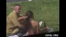Jouer Missy dans la maison adjacente essaie la gomme d'un gars chaud dans un porno savoureux surnuméraire