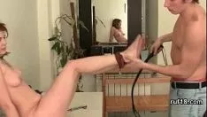 Reproducir Bdsm malo y anormal se ofende por un adolescente caliente