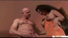 تشغيل القيح ذو القرون لديه حوالي الأوثان البرية