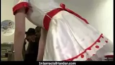 चलाएँ सुखद मिस्सी को बड़े काले गमशू द्वारा गंभीर रूप से गड़बड़ किया गया 9