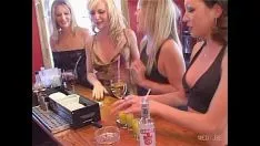 Reproduzir Missys liga para um bar r.