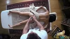 চালান অ-পেশাদার শিশু rubbunk নিচে