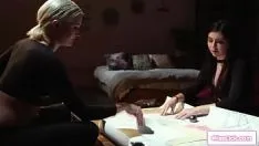 Играть Миссия требует от нас лизнуть женщину