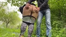 Reproducir No pude resistirme y comencé a masturbarme al ver el hermoso culo de una sexy milf caliente.