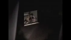 Reproducir Cogí a mi novia con mi vecino en el edificio de al lado.