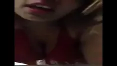 播放 Chrinstinalillove 开始锻炼，但结果却变成了我用这个肥大的假阳具在我剃光的湿阴户里锻炼我的阴户 - 听我呻吟并乞求精液
