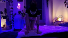 Abspielen Schlampe mit großen titten lässt sich von zwei kerlen gleichzeitig in die löcher ficken