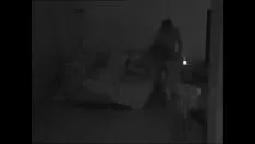 चलाएँ ट्राइबेड ट्रे और एक आदमी