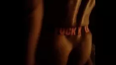 Oynat Seksi olgun göt üvey anne içinde bir tanga ve amatör anal seks içinde ona dar delik