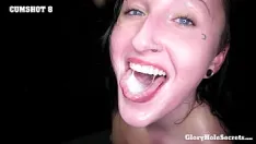 Reproducir Gloryholesecrets - morena de ojos azules chupa polla tras polla en el agujero de la gloria