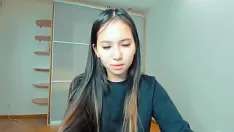 Abspielen Dieses asiatische mädchen ist bereit, benutzt zu werden....